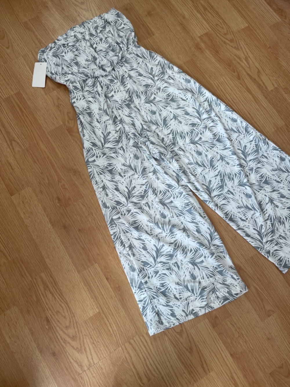 NWT J. Valdi Strapless Gray & White Tropical Cropped Jumpsuit / Coverup Size S - Picture 10 of 11